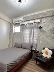 Una cama o camas en una habitación de 綠島-宏發民宿HongFa Homestay 15 fotos más