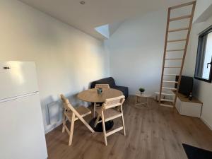 Μια τηλεόραση ή/και κέντρο ψυχαγωγίας στο Maison neuve avec Mezzanine