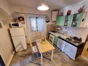 Kuchyňa alebo kuchynka v ubytovaní Studio Apartments Fancy 2