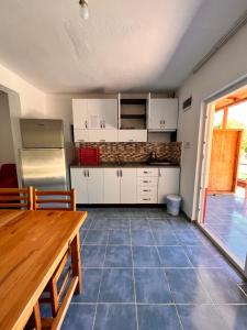 Nhà bếp/bếp nhỏ tại Adrasan Parlak evleri