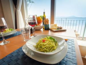 Makanan di atau berdekatan apartmen