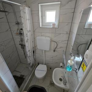 Koupelna v ubytování Apartmani - Kladovski Konak