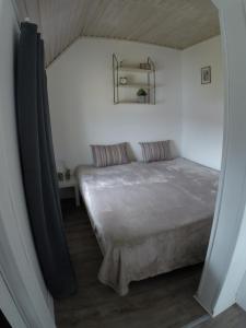 a bedroom with a large bed in a room at Ferienhaus am See (Rådasjön) in Råda