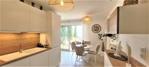 Η κουζίνα ή μικρή κουζίνα στο Appartement les Issambres