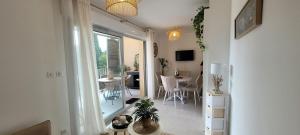 Μια τηλεόραση ή/και κέντρο ψυχαγωγίας στο Appartement les Issambres