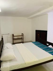 Postel nebo postele na pokoji v ubytování Uvindu's Place