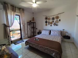 a bedroom with a bed and a ceiling fan at Tramonto in Laguna in Càbras +17 photos