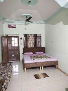a bedroom with a bed and a ceiling at Aditi home stay in Ujjain