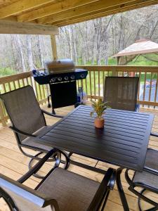 Balkón nebo terasa v ubytování Private Cozy Hideaway with Deck Escape Austin 35mi