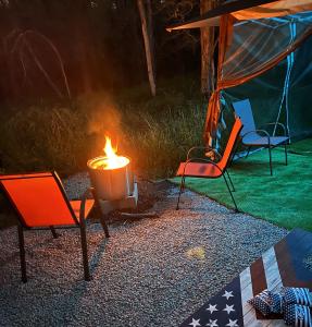 Fotografie z fotogalerie ubytování Private Cozy Hideaway with Deck Escape Austin 35mi v destinaci Bastrop