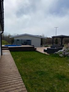 En hage utenfor 1-rom Apartment Sommer - Frøya
