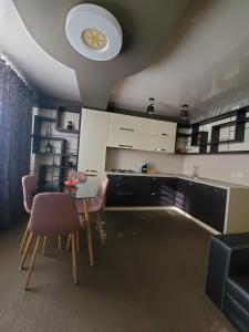 Kuchyň nebo kuchyňský kout v ubytování CosHOME - apartament