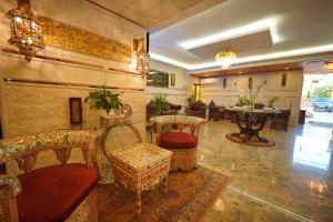 Posezení v ubytování Petra Plaza Hotel