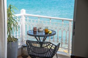 Balkón nebo terasa v ubytování Mare Nostrum Seafront Apartment, by ZanteWize