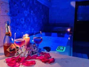 a table with two glasses of wine and a candle at Il Gabellota Resort in Alberobello