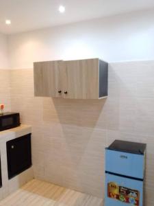 a kitchen with a cupboard and a counter top at Appartement meublé Pantagruel in Abomey-Calavi