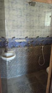 Ванная комната в Thiruninravur