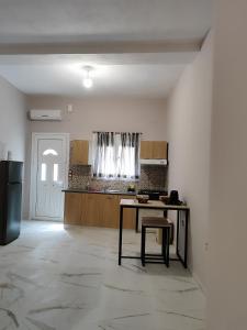 Kuchyňa alebo kuchynka v ubytovaní Charilia house
