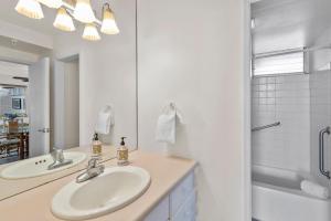 Gallery image of Brand New Condo with excellent reviews in Kahana +23 photos