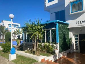 Billede fra billedgalleriet på Luxury apartment with swimming pool view i Marina Smir