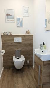 Koupelna v ubytování Ferienhaus-Annelore + 8 fotografií