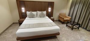 Postel nebo postele na pokoji v ubytování HOTEL ARCHANA RESIDENCY