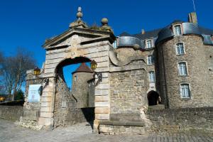 an old building with an arch in front of it at Appartement agreable et zen in Boulogne-sur-Mer