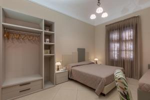 Ένα ή περισσότερα κρεβάτια σε δωμάτιο στο Ghibli Hotel
