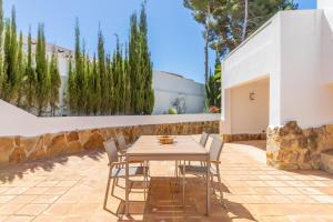 Patio alebo iná vonkajšia časť ubytovania Villa Rakhi