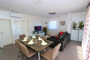 Un televizor și/sau centru de divertisment la Luxury Penthouse Paola