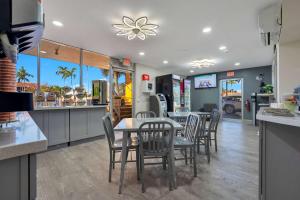 a restaurant with a table and chairs in a kitchen at Quality Inn & Suites Airport-Cruise Port Hollywood in Hollywood