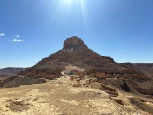 a mountain with a building on top of it at Ecogite Guermessa in Ghomrassen