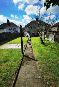 a pole in the middle of a yard at Toro's place in Sedgley