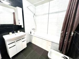 Kúpeľňa v ubytovaní OSapart Nice apartment in a complex Great Britain