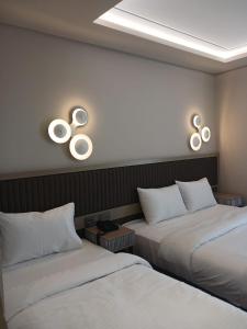 Postel nebo postele na pokoji v ubytování Theodosius Hotel