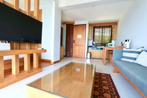 TV a/nebo společenská místnost v ubytování 207 Ao Nang, Private Sew View Pool Villa