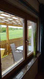 a window with two chairs and a table on a porch at Grüne Oase in Hann. Münden in Hannoversch Münden