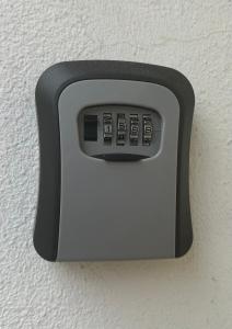 a remote control attached to a wall at Apartment Ferien Wohnung 4 in Gera