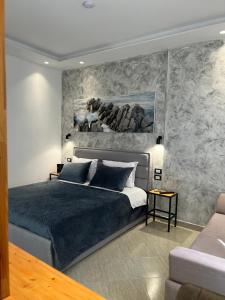 Un pat sau paturi într-o cameră la Hotel Ergi