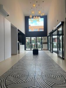Televízia a/alebo spoločenská miestnosť v ubytovaní Solne Apartamenty A247 z klimatyzacją Solny Resort