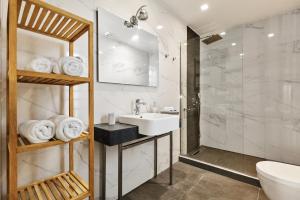 Kúpeľňa v ubytovaní Nival Luxury Suites + 37 fotografií