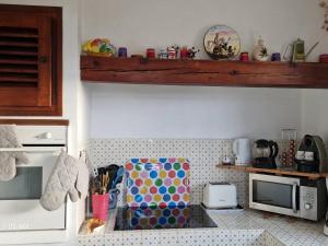 Kitchen o kitchenette sa Villa Le Lavandou, 3 pièces, 6 personnes - FR-1-610-44