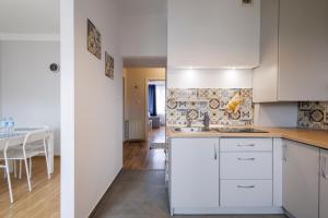 Kuchyň nebo kuchyňský kout v ubytování Apartamenty przy Parku