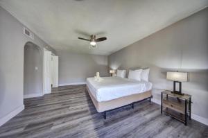 a bedroom with a bed and a ceiling fan at Mahalo Isles Apartments by Rocketstay in Fort Lauderdale +22 photos