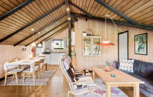 O zonă de relaxare la 3 Bedroom Cozy Home In Rødby