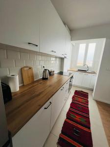 Η κουζίνα ή μικρή κουζίνα στο Modern apt near city centre