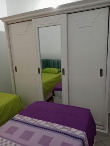 Un pat sau paturi într-o cameră la Maison a louer à kelibia