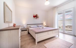 Ένα ή περισσότερα κρεβάτια σε δωμάτιο στο 2 Bedroom Amazing Apartment In Benkovac