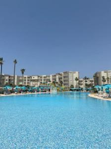 Bazén v ubytování Folla Monastir Palm Lake Resort nebo v jeho okolí