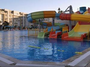 Bazén v ubytování Folla Monastir Palm Lake Resort nebo v jeho okolí